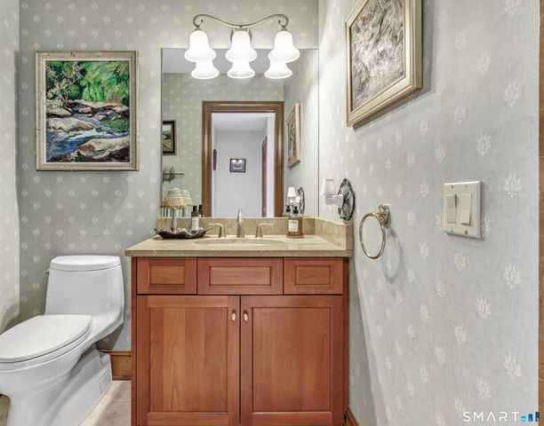 17 Plumtrees Road, Newtown, CT 06470