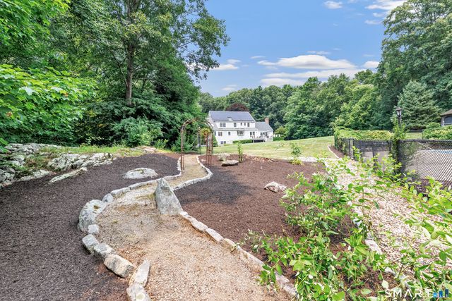 17 Plumtrees Road, Newtown, CT 06470