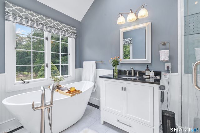 17 Plumtrees Road, Newtown, CT 06470