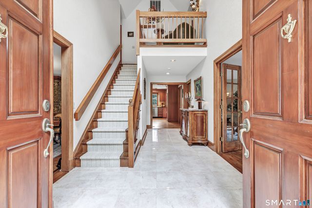 17 Plumtrees Road, Newtown, CT 06470