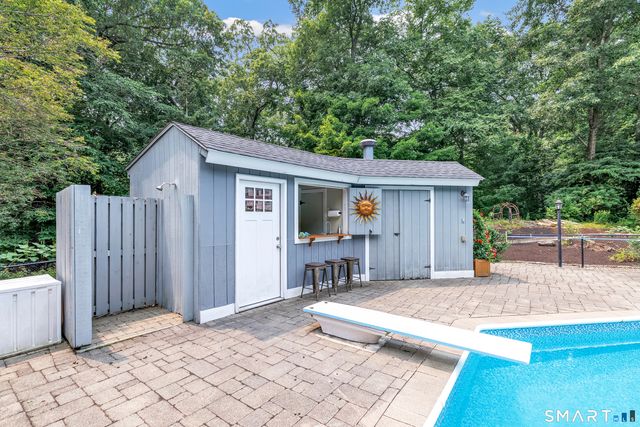 17 Plumtrees Road, Newtown, CT 06470