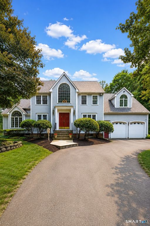 17 Plumtrees Road, Newtown, CT 06470