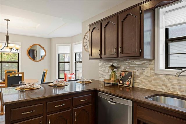 608 SE Pendleton Drive, Lee's Summit, MO 64063