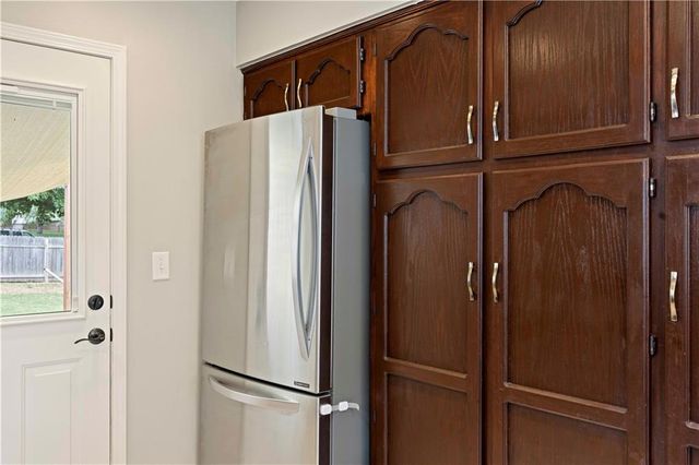 608 SE Pendleton Drive, Lee's Summit, MO 64063