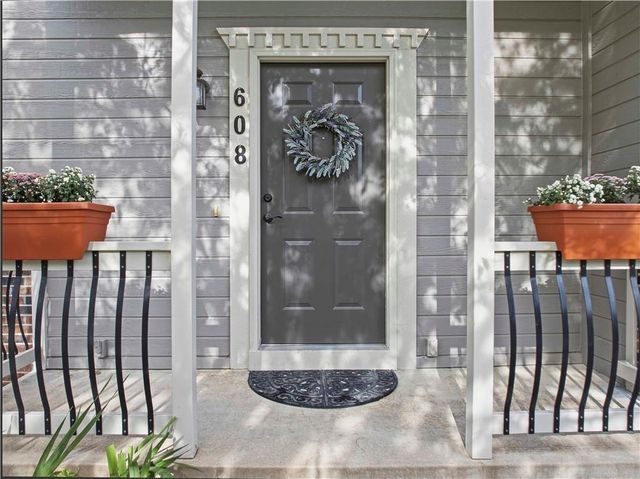 608 SE Pendleton Drive, Lee's Summit, MO 64063