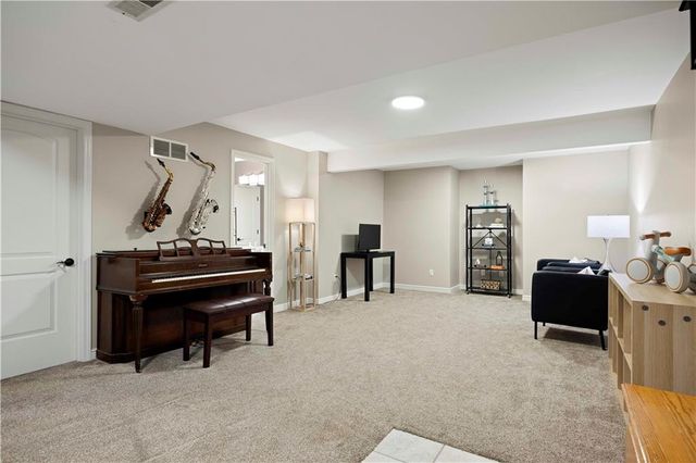 608 SE Pendleton Drive, Lee's Summit, MO 64063