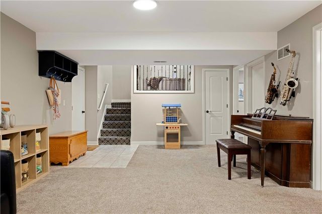 608 SE Pendleton Drive, Lee's Summit, MO 64063