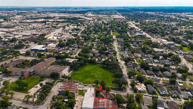 211 N Jenkins Street, Houston, TX 77003