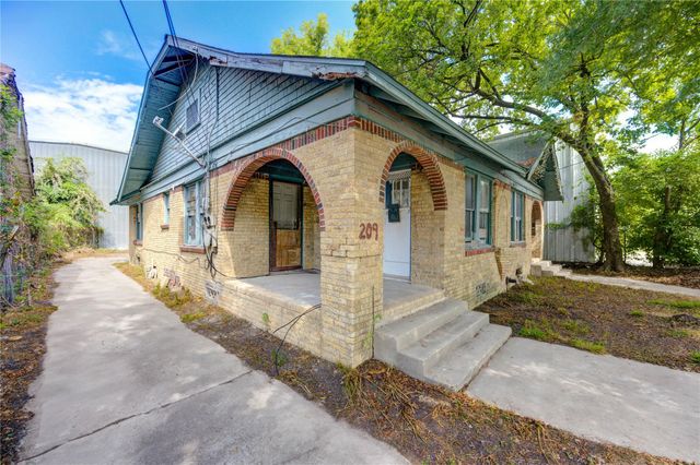 211 N Jenkins Street, Houston, TX 77003