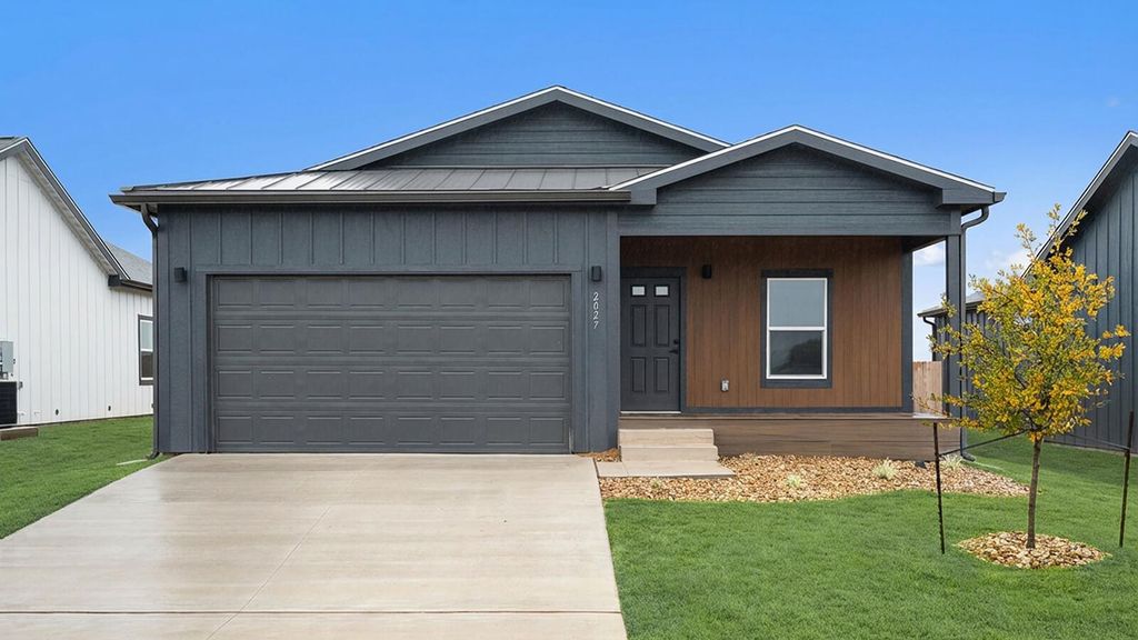 2031 Applewood DR, Lockhart, TX 78644
