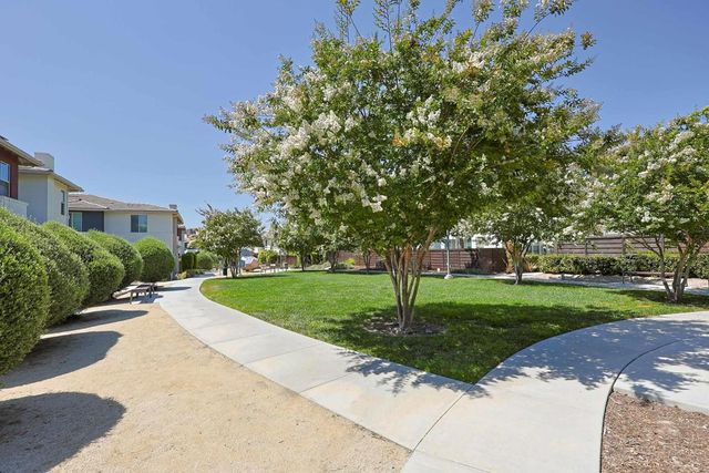2037 Tango Loop 2, Chula Vista, CA 91915