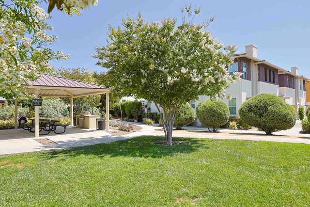 2037 Tango Loop 2, Chula Vista, CA 91915