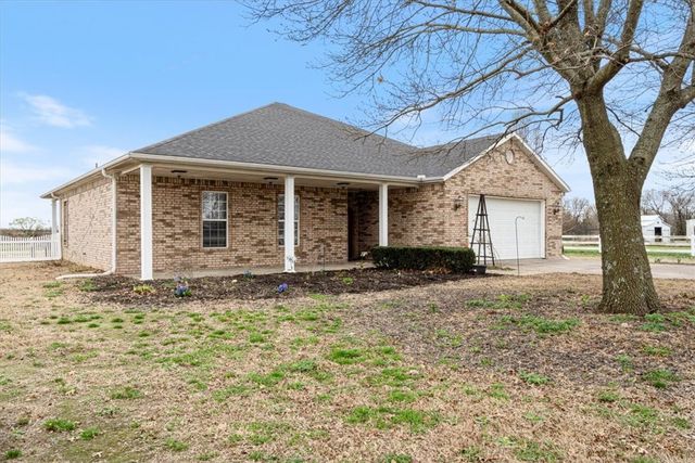 954 NW Main Street, Gentry, AR 72734