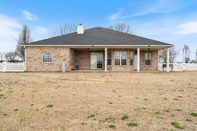 954 NW Main Street, Gentry, AR 72734