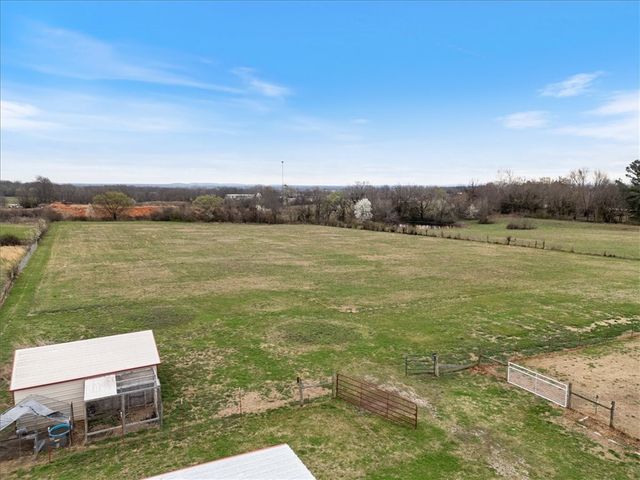 954 NW Main Street, Gentry, AR 72734
