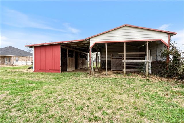 954 NW Main Street, Gentry, AR 72734