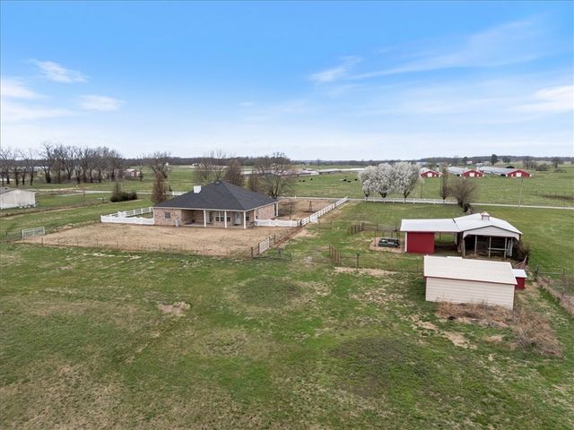 954 NW Main Street, Gentry, AR 72734