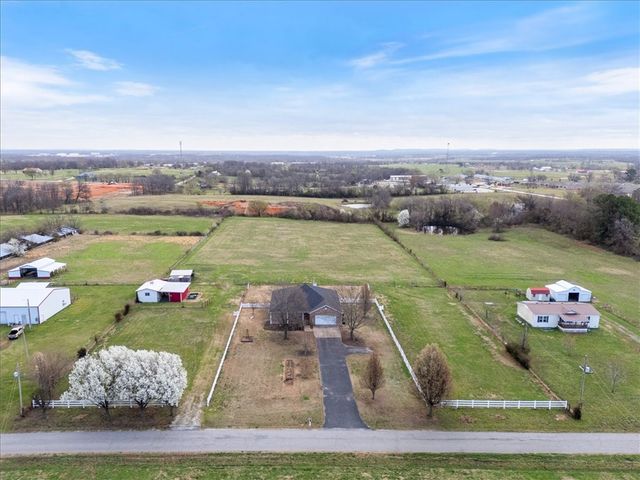 954 NW Main Street, Gentry, AR 72734