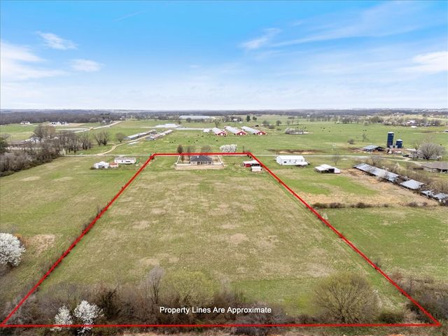 954 NW Main Street, Gentry, AR 72734