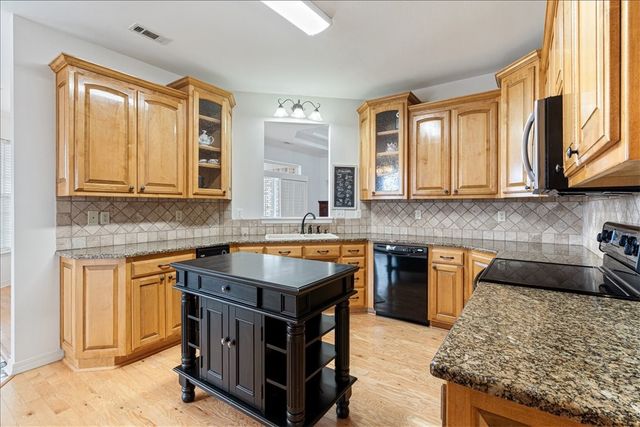 954 NW Main Street, Gentry, AR 72734