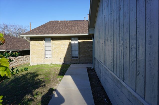 1915 Normal Park Drive A, Huntsville, TX 77340