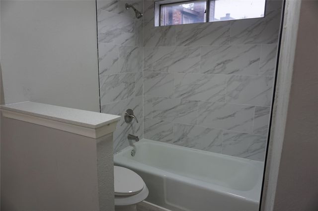 1915 Normal Park Drive A, Huntsville, TX 77340