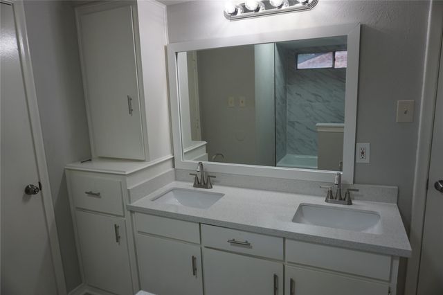 1915 Normal Park Drive A, Huntsville, TX 77340