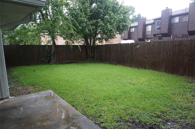 1915 Normal Park Drive A, Huntsville, TX 77340