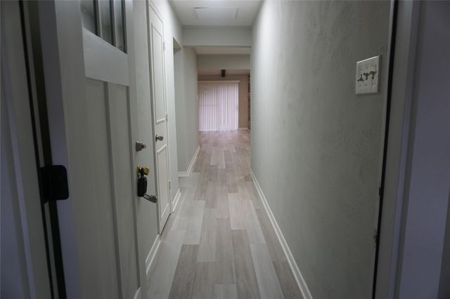 1915 Normal Park Drive A, Huntsville, TX 77340