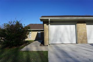 1915 Normal Park Drive A, Huntsville, TX 77340