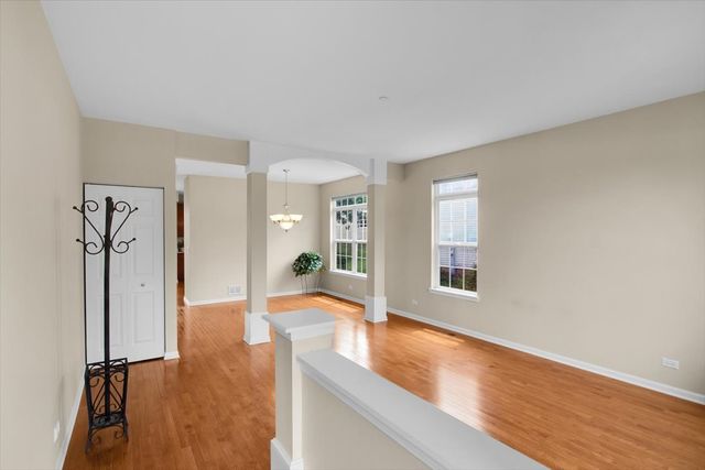 2049 Cabrillo Lane, Hoffman Estates, IL 60192
