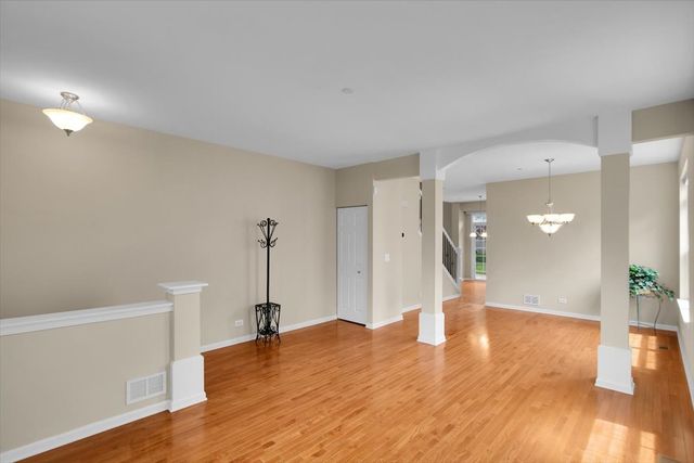 2049 Cabrillo Lane, Hoffman Estates, IL 60192