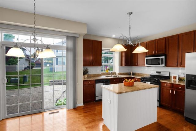 2049 Cabrillo Lane, Hoffman Estates, IL 60192
