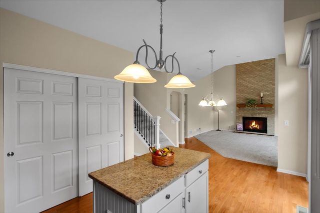 2049 Cabrillo Lane, Hoffman Estates, IL 60192