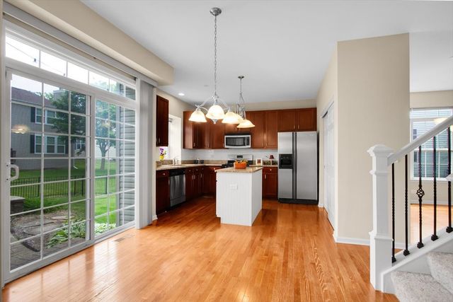2049 Cabrillo Lane, Hoffman Estates, IL 60192