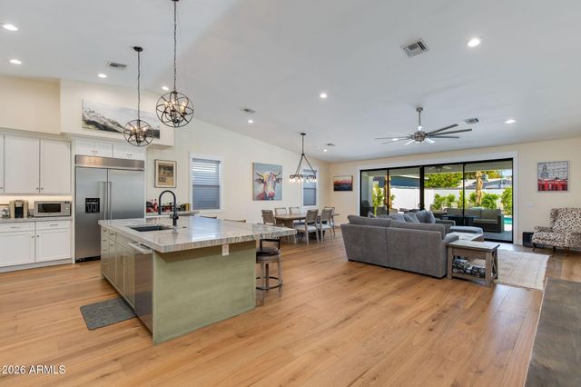 650 E COLTER Street, Phoenix, AZ 85012