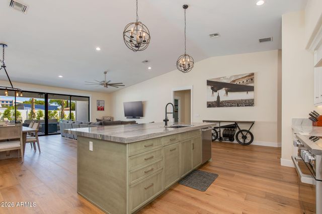 650 E COLTER Street, Phoenix, AZ 85012