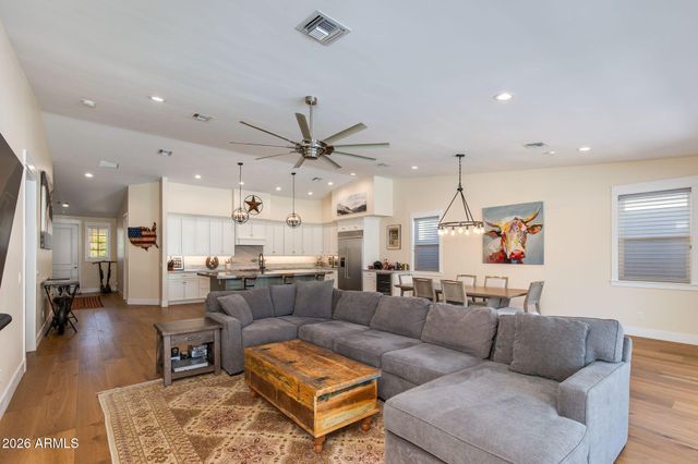 650 E COLTER Street, Phoenix, AZ 85012