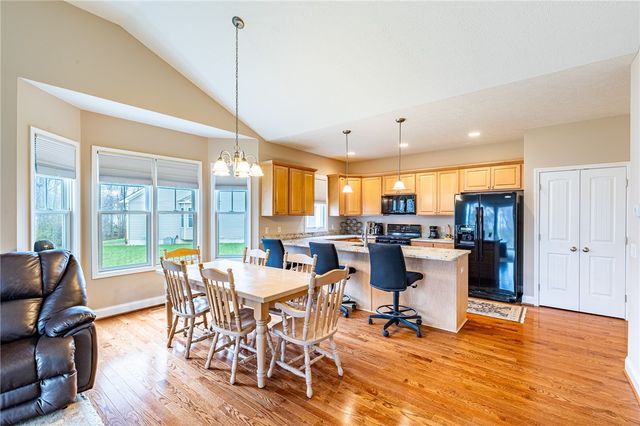 292 Carriage Path Court, Webster, NY 14580