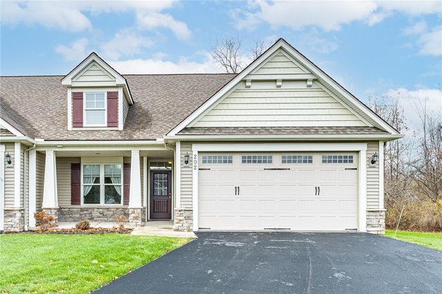 292 Carriage Path Court, Webster, NY 14580