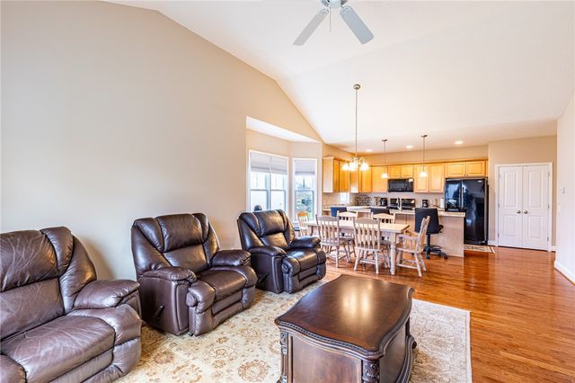 292 Carriage Path Court, Webster, NY 14580