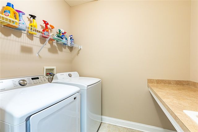 292 Carriage Path Court, Webster, NY 14580