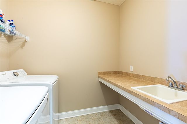 292 Carriage Path Court, Webster, NY 14580