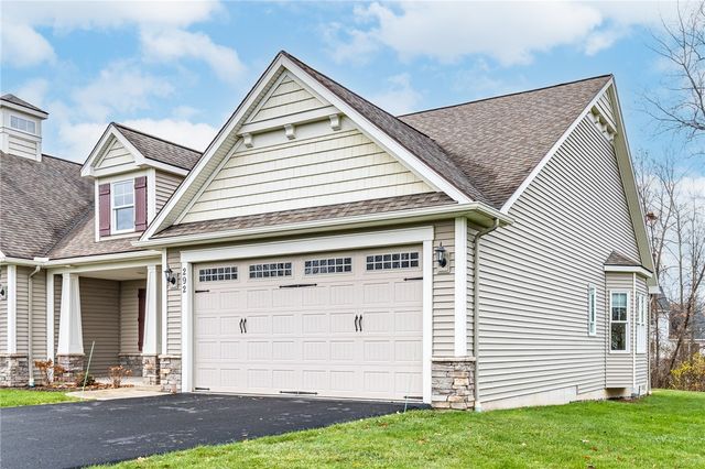 292 Carriage Path Court, Webster, NY 14580