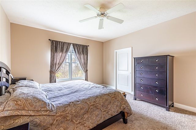 292 Carriage Path Court, Webster, NY 14580