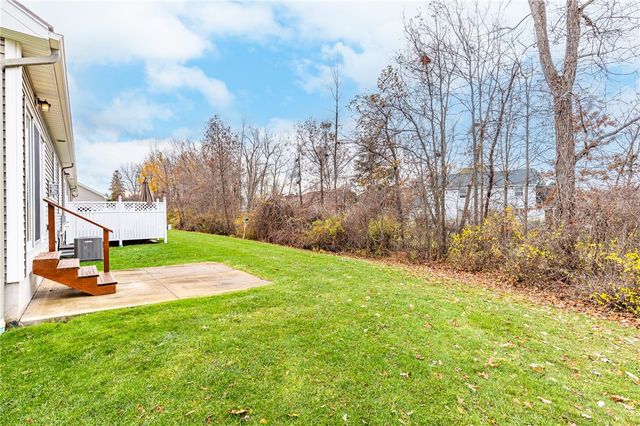 292 Carriage Path Court, Webster, NY 14580