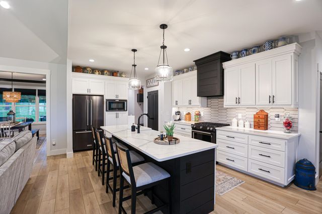 137 Estates Dr, Gilbertsville, KY 42044