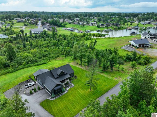 137 Estates Dr, Gilbertsville, KY 42044