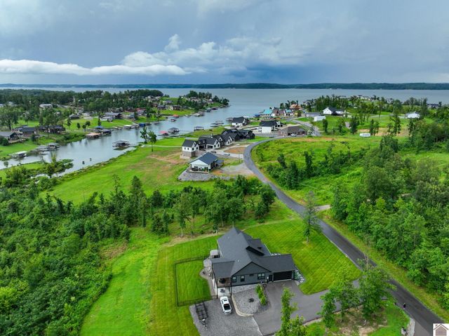 137 Estates Dr, Gilbertsville, KY 42044