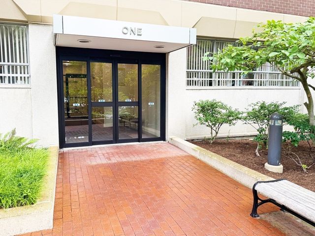 2 Hawthorne 101s, Boston, MA 02114